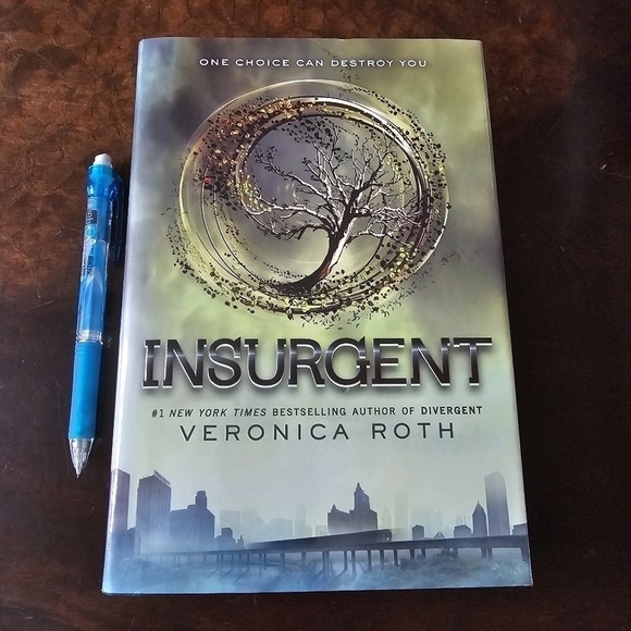 Insurgent Hardcover Book, Book 2 in the Divergent Series, Veronica Roth - Picture 1 of 8
